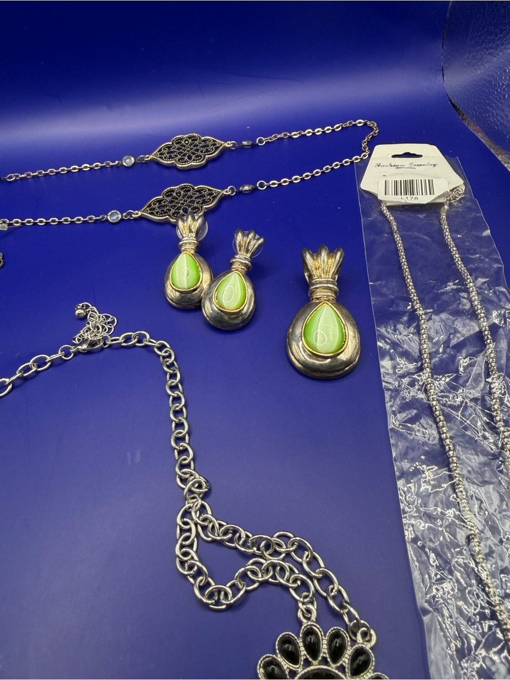 11 piece Necklace and Earrings Bundle - Picture 5 of 6